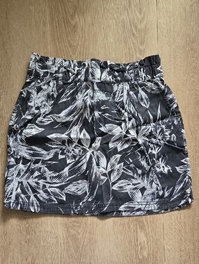 C&C California Black and White Floral Mini Skirt